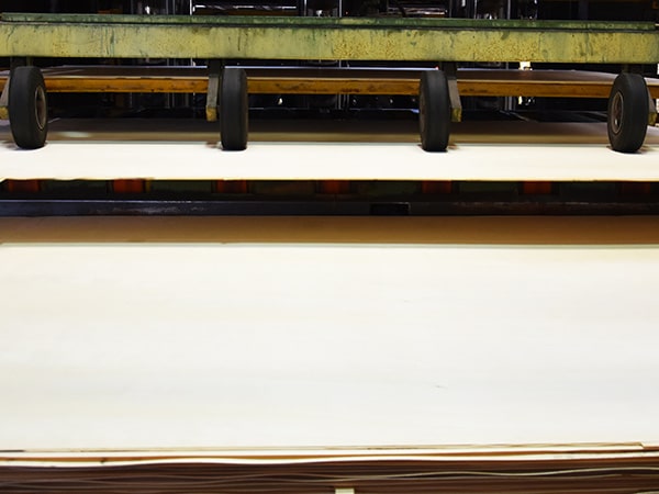fabbrica-per-pressatura-di-pannelli